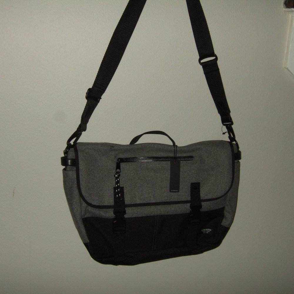 STEVE MADDEN FLANNEL COMMUTER MESSENGER BAG